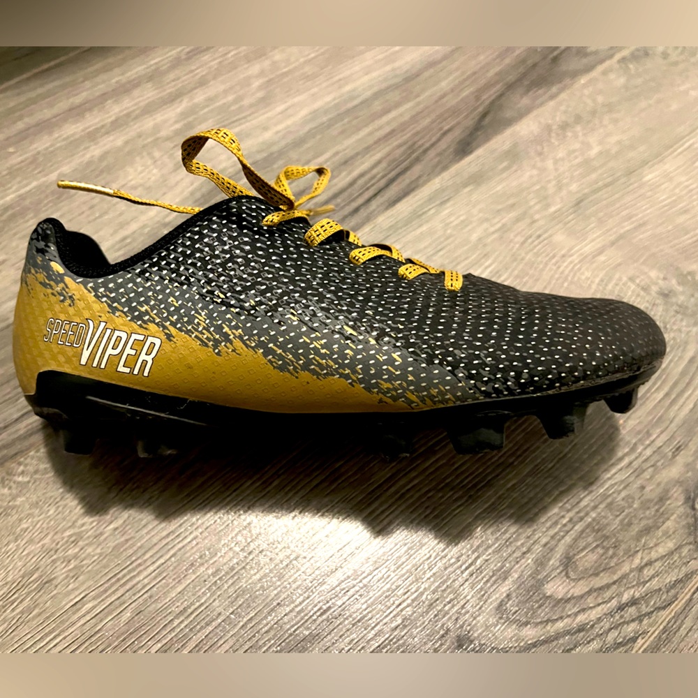Pre-owned DSG Junior cleats